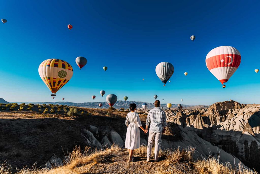 couple-romance-hot-air-balloons-cappadoccia-bigstock-Wedding-Travel-Honeymoon-Trip-295446994 - Social Nation