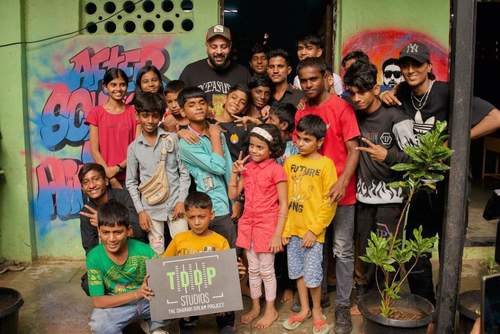 361144654_974130190404016_2172171758078985854_n - Social Nation Badshah joins the Dharavi Dream Project