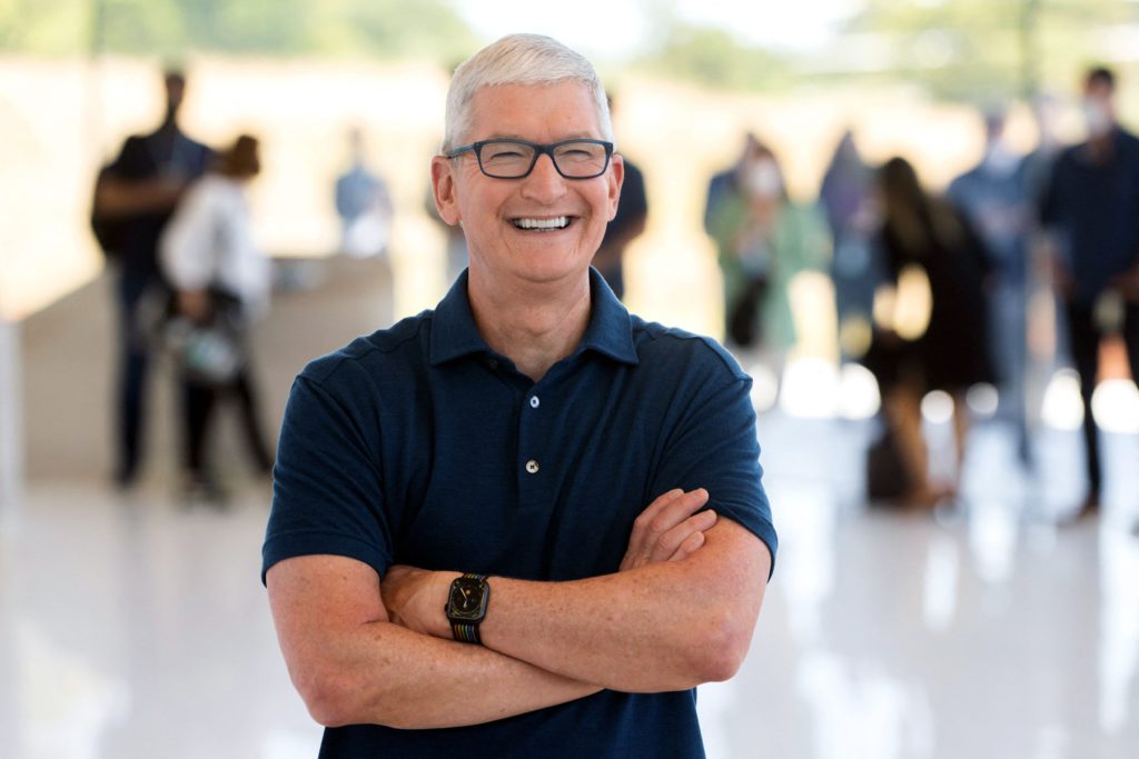 107071830-1654549169431-gettyimages-1241147515-AFP_32BZ6CA - Social Nation tim cook apple marques brownlee mkbhd