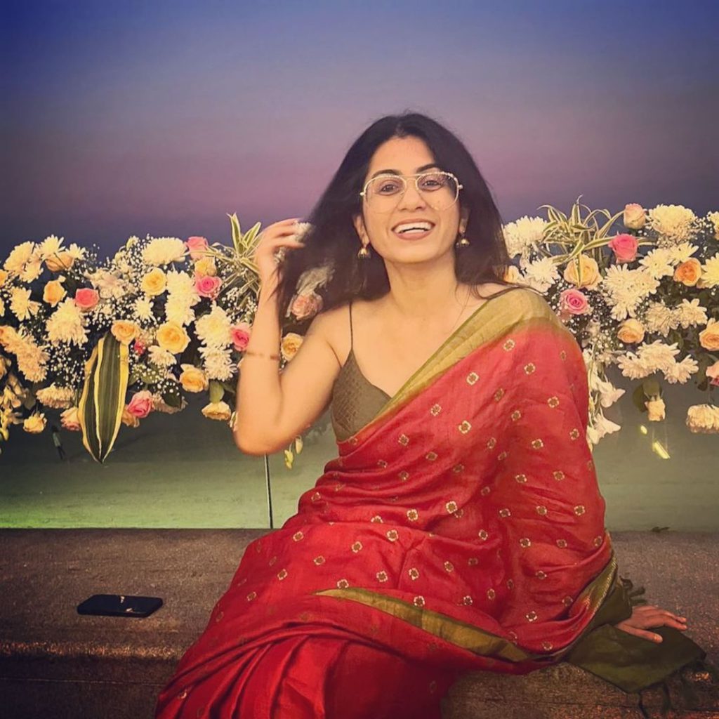 332594481_1559267927927304_5595219381913192044_n - Social Nation Prashasti Singh stand-up comedian female comic writer film movie thank you for coming