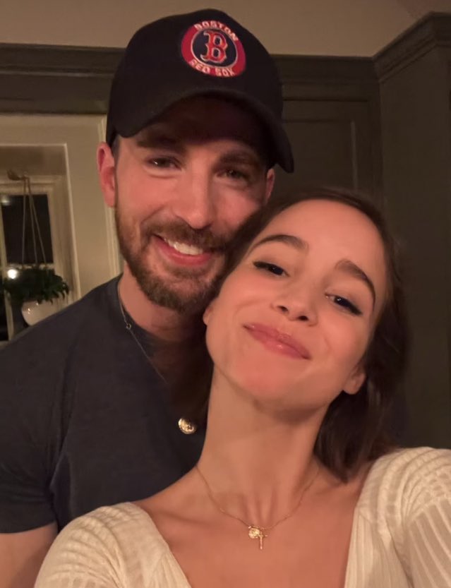 F5sXWQwaEAAryfF - Social Nation chris evans alba baptista wedding couple romance