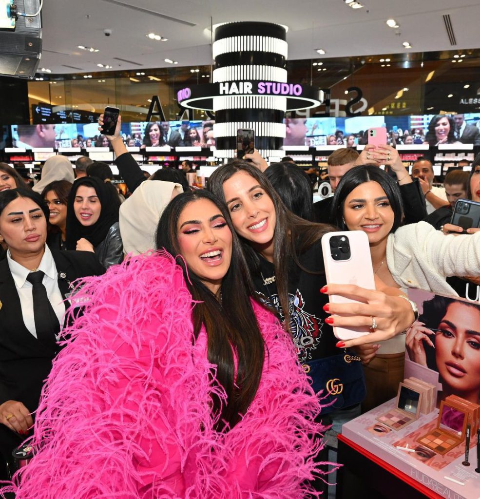 2-14 - Social Nation Huda Kattan, Influencer, Makeup Influencer, Billionaire, Huda Beauty, Huda Beauty Journey, Makeup Blogger
