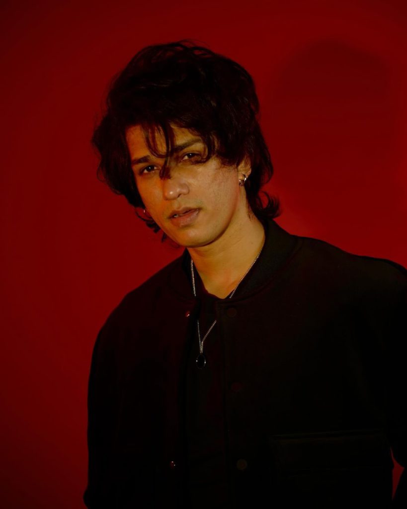 saveinsta-2 - Social Nation Shehzaan Khan Santa's Favourite Dance Sensation Sleighed It