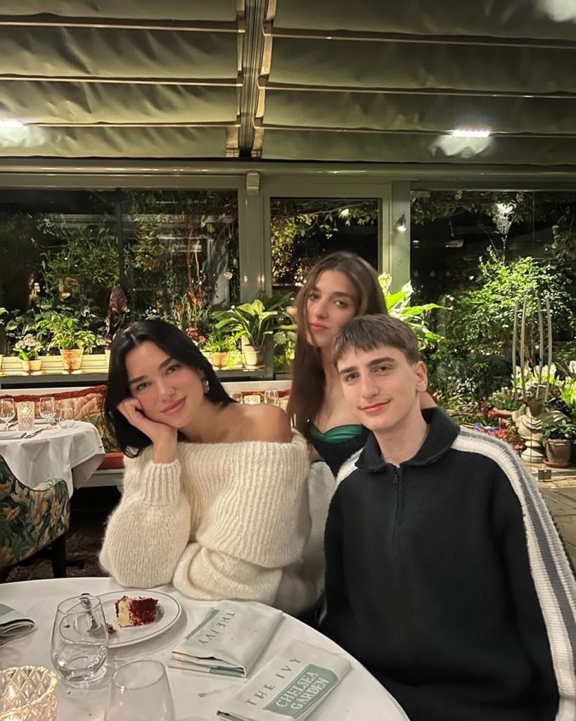 416361212_261215206767392_4661465584725635009_n - Social Nation dua lipa india vacation rina lipa gjin lipa