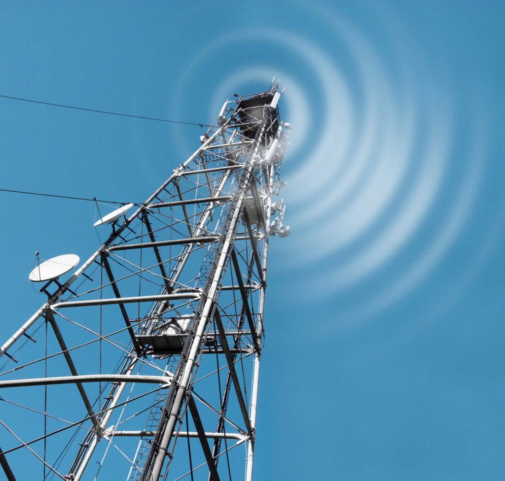 AdobeStock_470904955 - Social Nation D2M technology smartphones mobile phones satellite connection
