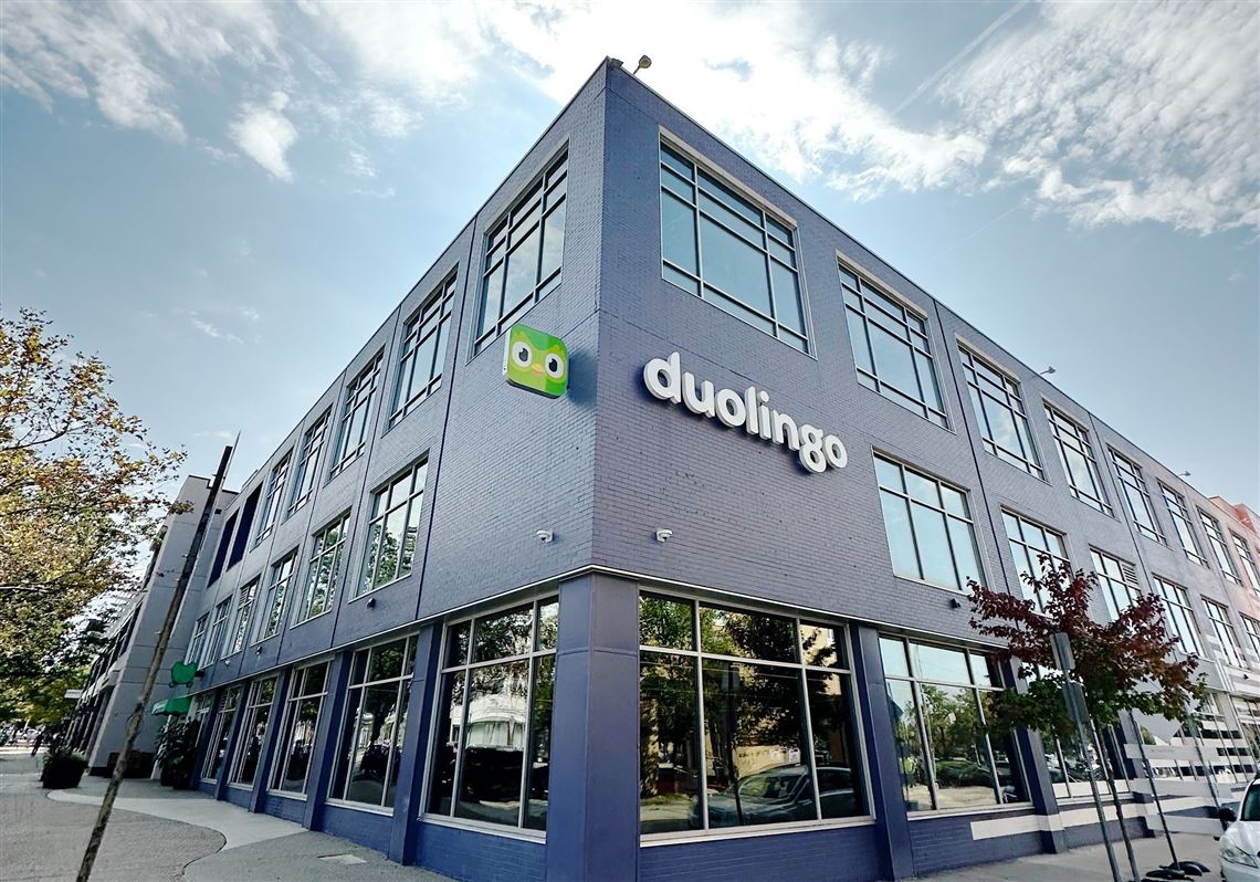 duolingo-1704748290 - Social Nation duolingo job cuts AI office workforce contract workers