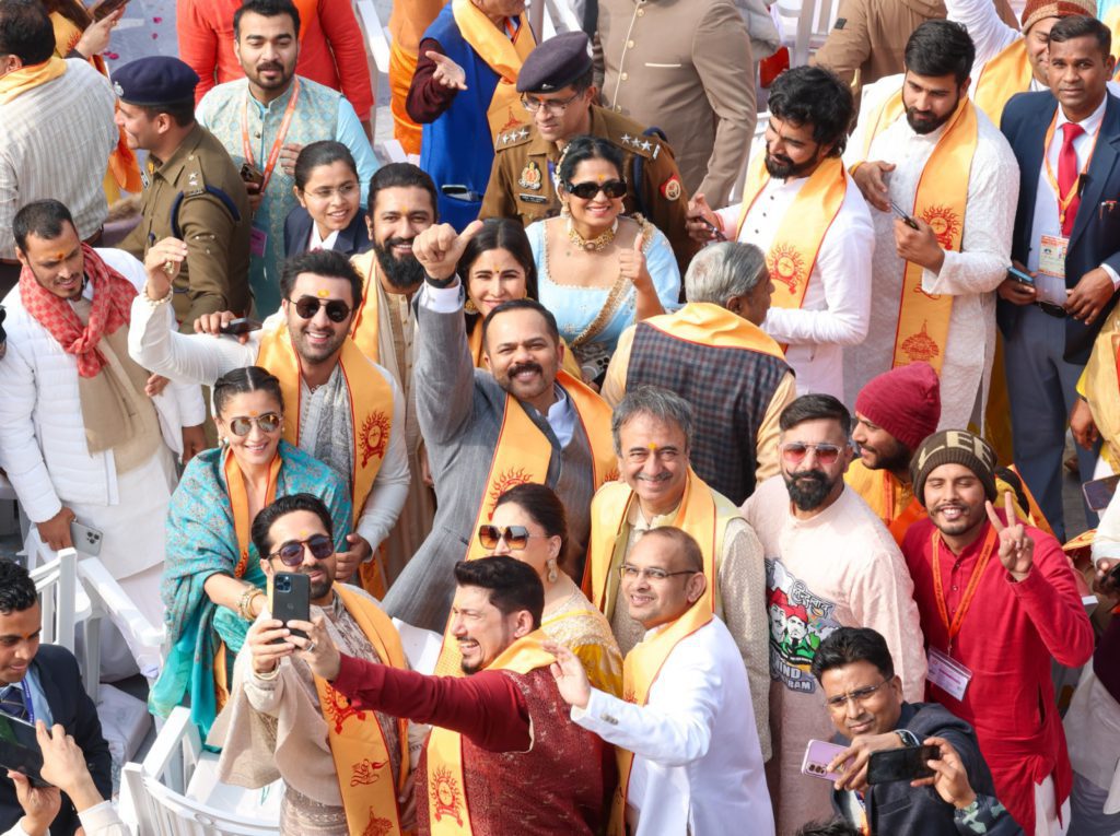 t0ikm0t_bollywood-selfie-ram-temple_625x300_22_January_24 - Social Nation Actors and creators pose at the Ram Mandir Pran Prathishta Ceremony