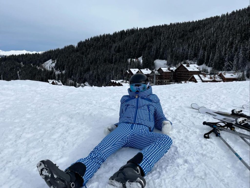 422628729_1073214403907294_6574468153818027297_n - Social Nation Sophie Turner does a Instagram debut for alleged beau on a ski trip