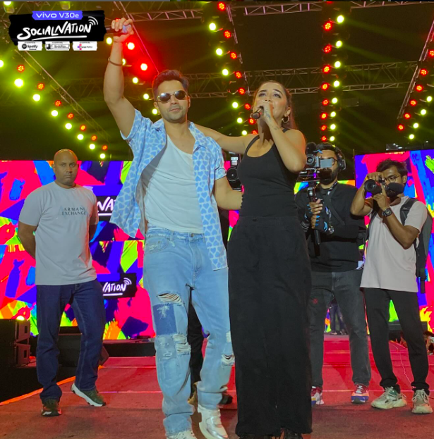 Screenshot-2024-04-22-at-1.32.54-AM - Social Nation Prajakta Koli and Varun Dhawan together at Social Nation Festival