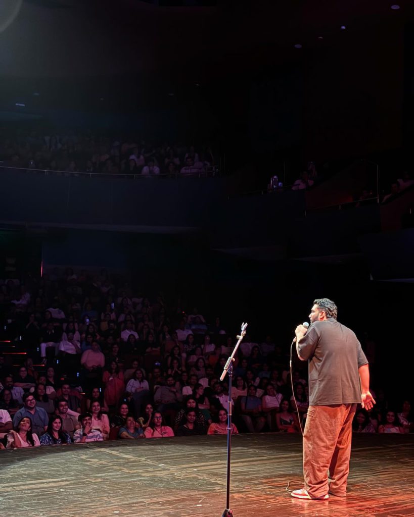 441075403_18443621173032541_448841325664669352_n - Social Nation Viraj Ghelani debuts in stand-up comedy with 2 shows in Mumbai