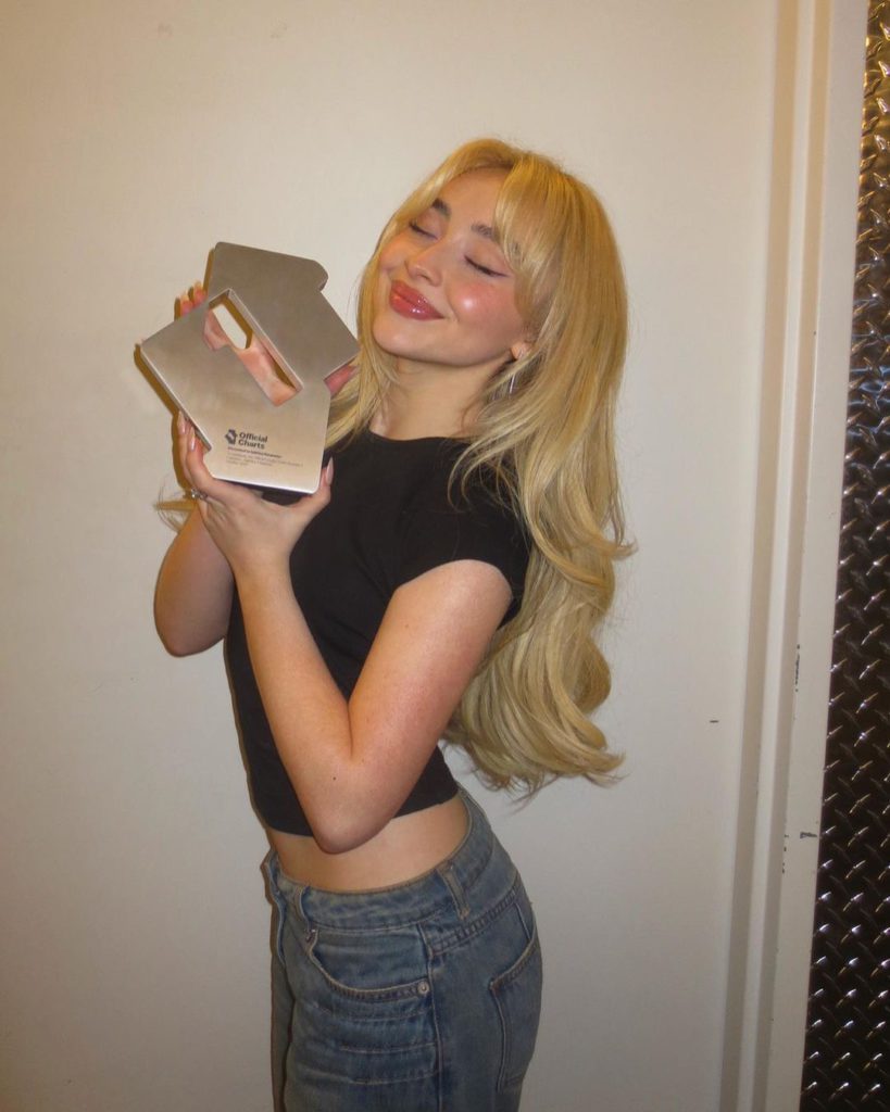 Snapinsta.app_440439591_18446687920009287_4265633798447713959_n_1024 - Social Nation Sabrina Carpenter music pop star icon espresso please please please virality rise