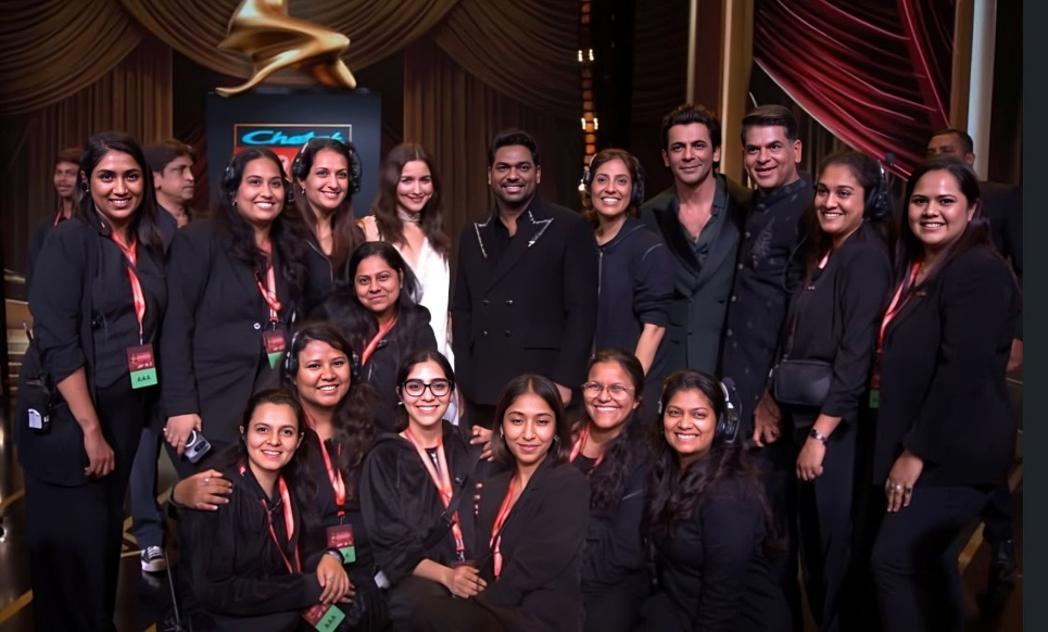 Zakir Khan Elevates Screen Awards 2026 With His Unique Style!